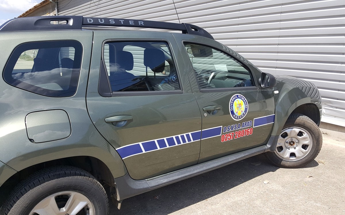 Personalizări și Inscripționări Auto în Arad: Transformă Flota de Mașini într-o Reclamă Mobilă Non-Stop